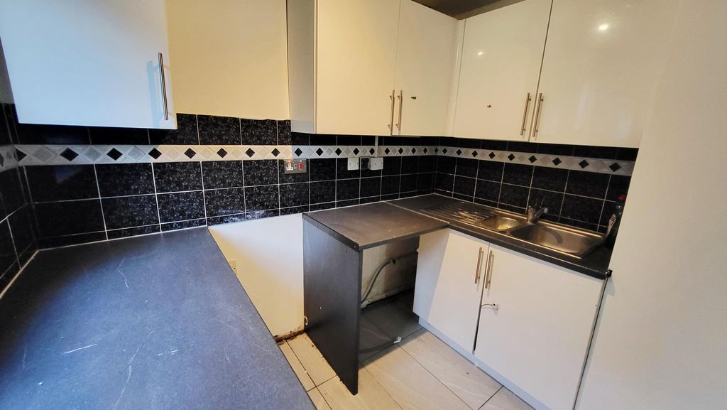 Property photo 3 of 6 Image