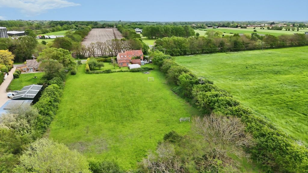 Property photo 2 of 31 5116981