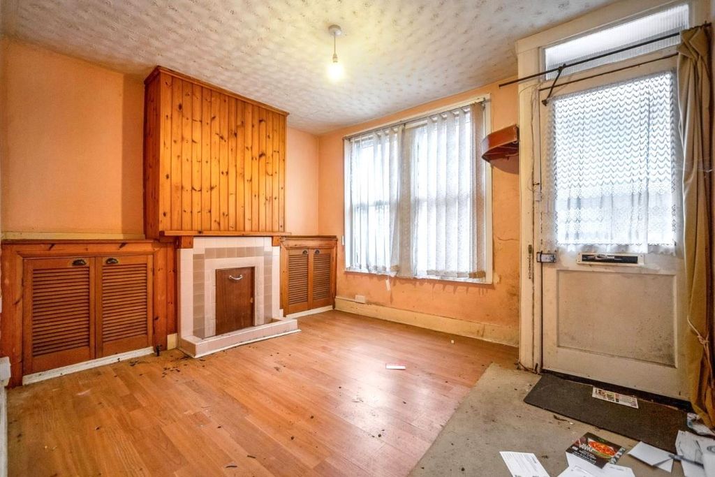 Property photo 2 of 12