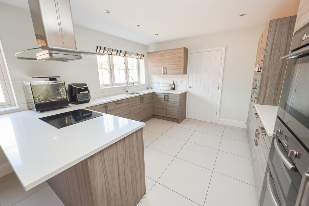 Property photo 3 of 33 4260294