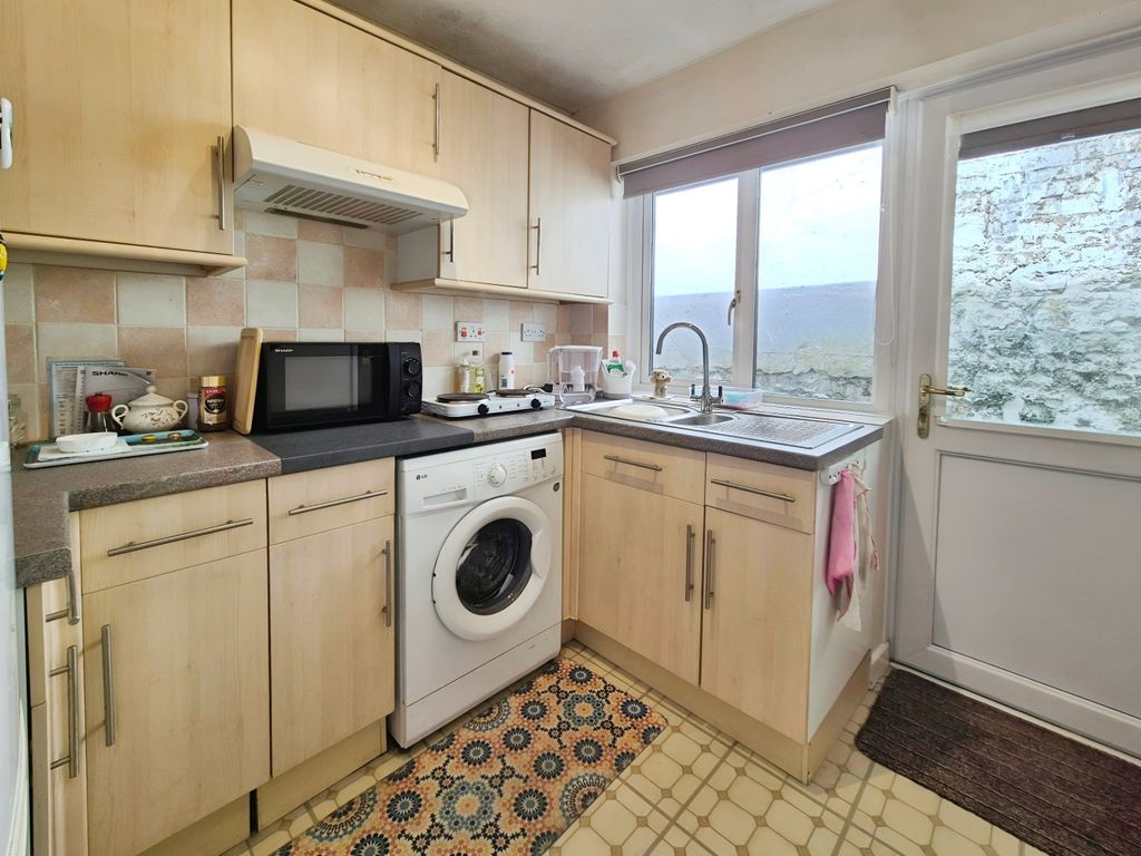 Property photo 2 of 13 d19c848c-1000028517