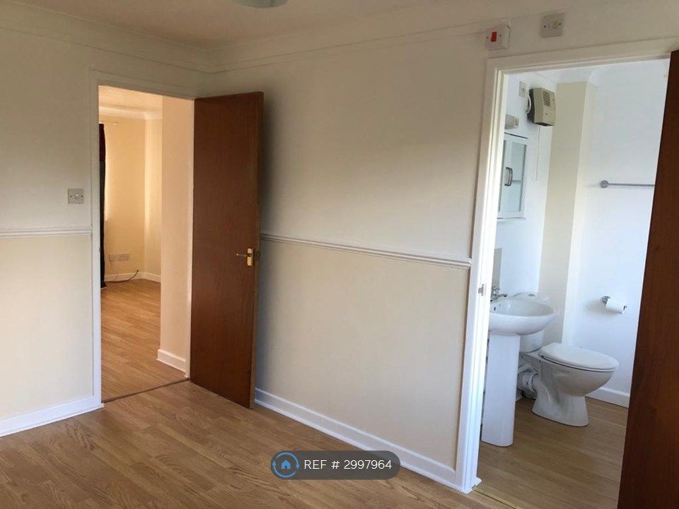 Property photo 3 of 7 Bedroom