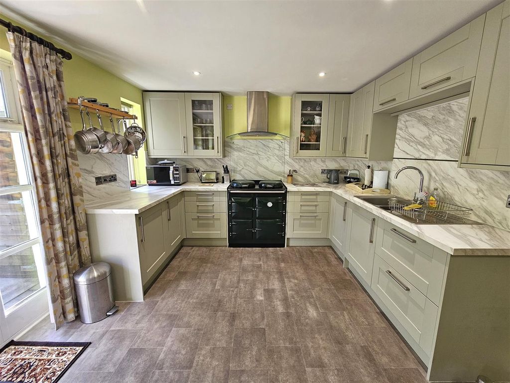 Property photo 3 of 23 Kitchen.Jpg