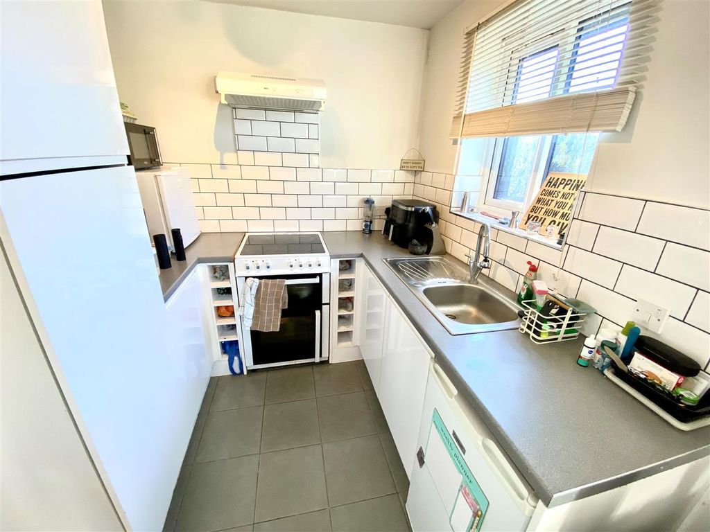 Property photo 3 of 6 Kitchen.Jpg