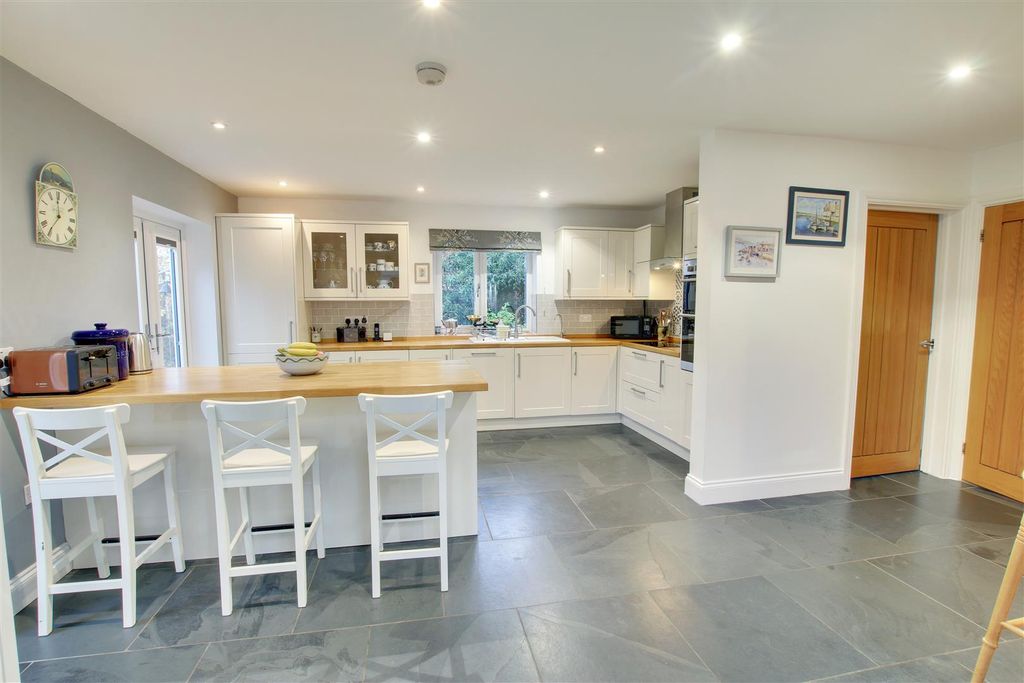 Property photo 3 of 29 Img_5627-Img_5629.Jpg