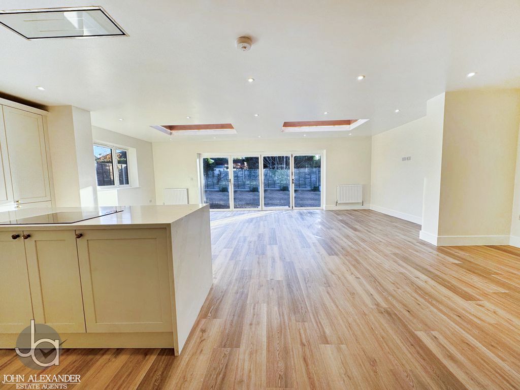 Property photo 3 of 43 Fd1ee6d2-A8d2-412A-9E38-0604Df615714