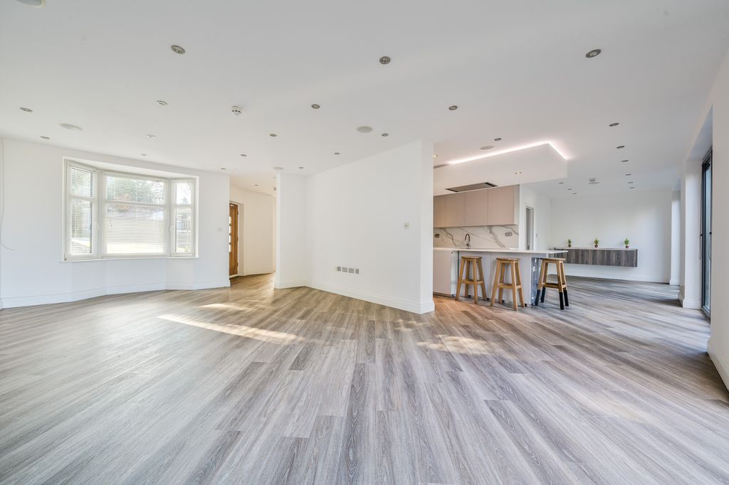 Property photo 3 of 25