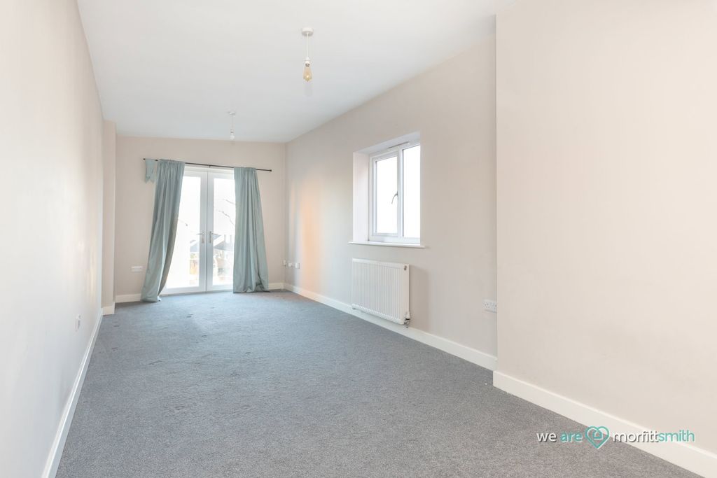 Property photo 2 of 21