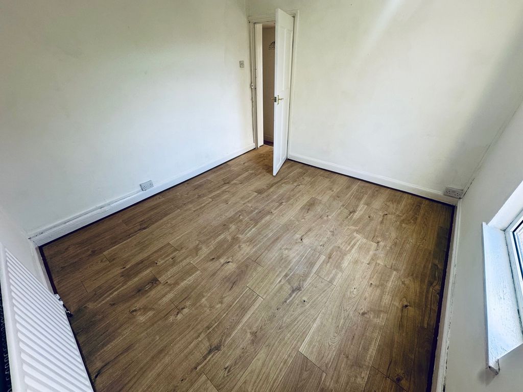 Property photo 3 of 5 Bedroom 1