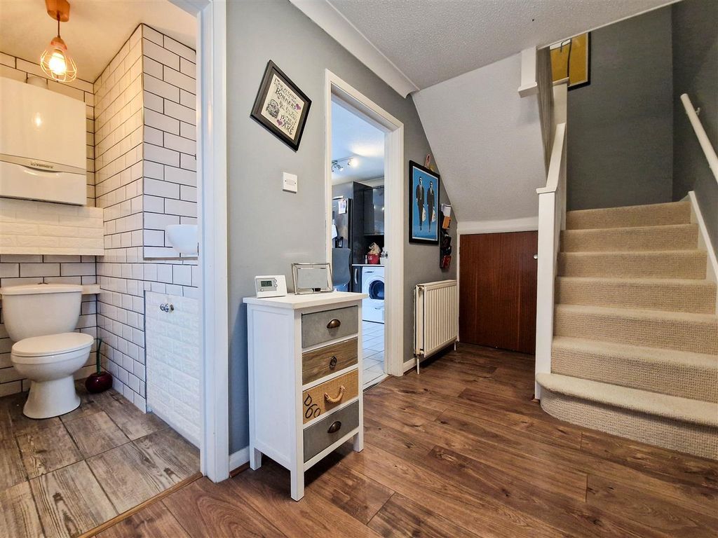 Property photo 3 of 16 Hallway