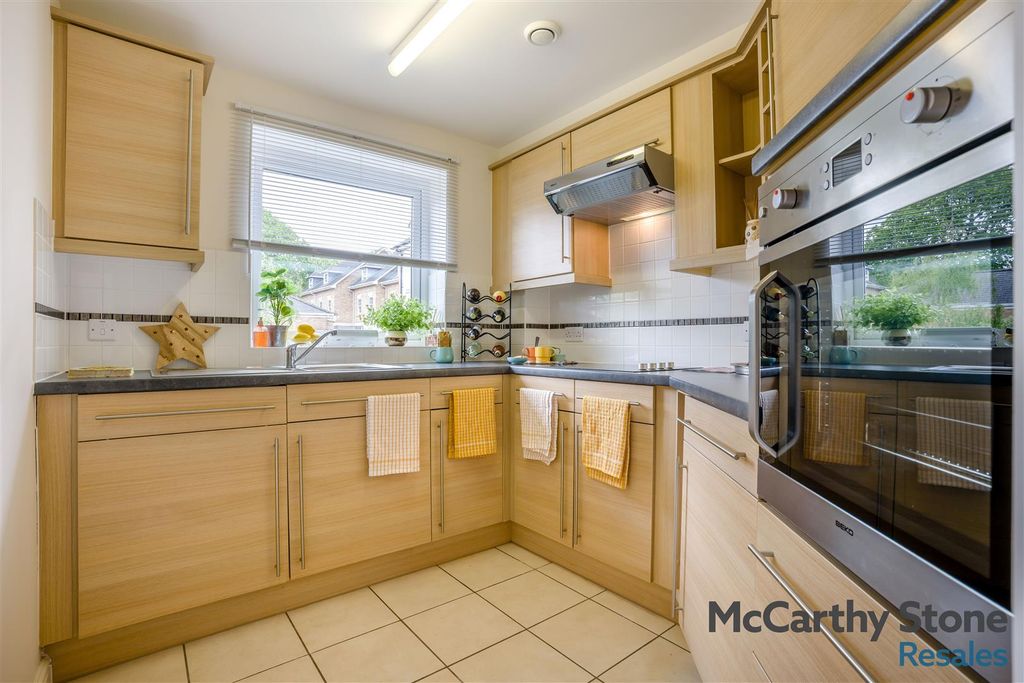 Property photo 3 of 21 8691332-Interior05.Jpg