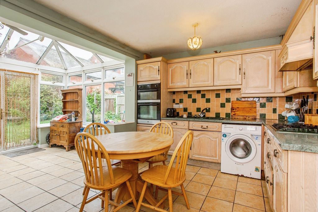 Property photo 3 of 17 Kitchen