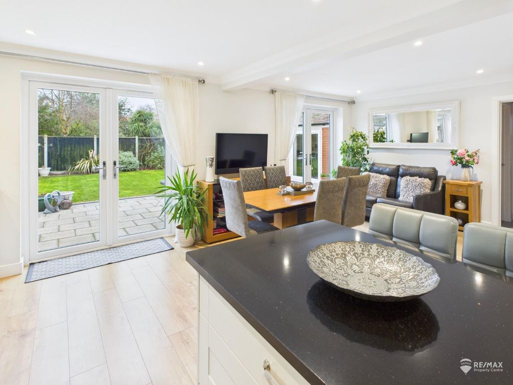 Property photo 3 of 20 Kitchen / Dining Room