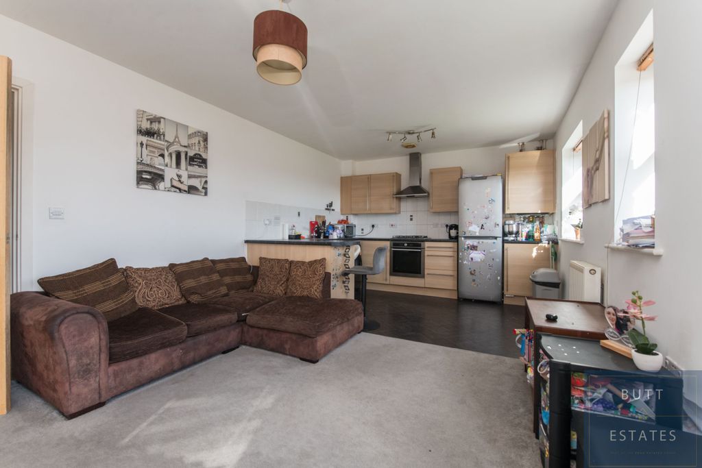 Property photo 2 of 9