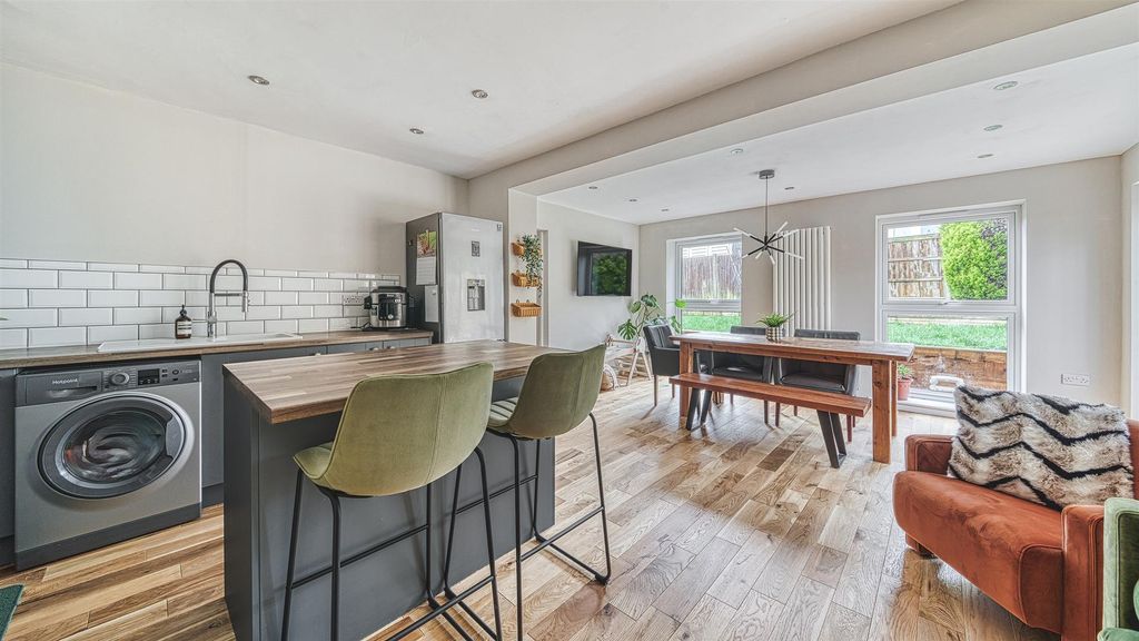 Property photo 2 of 30 E92A4793_Hdr.Jpg