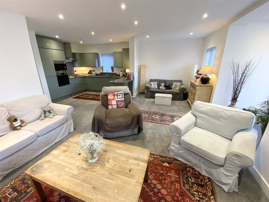 Property photo 3 of 21 Picture No. 23