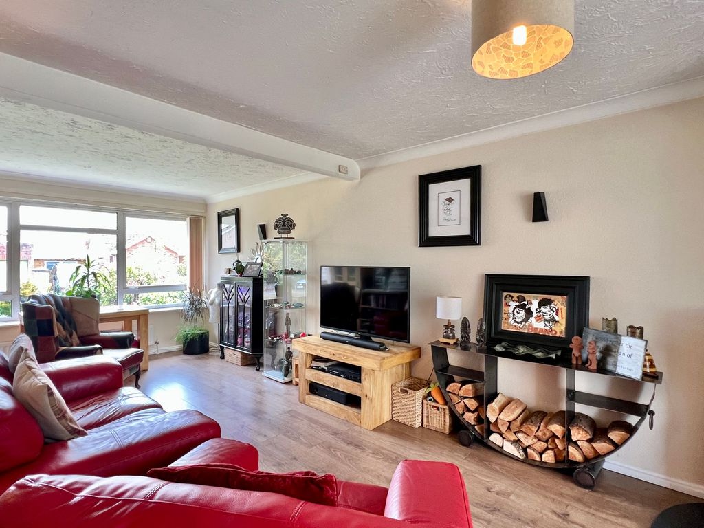 Property photo 2 of 33