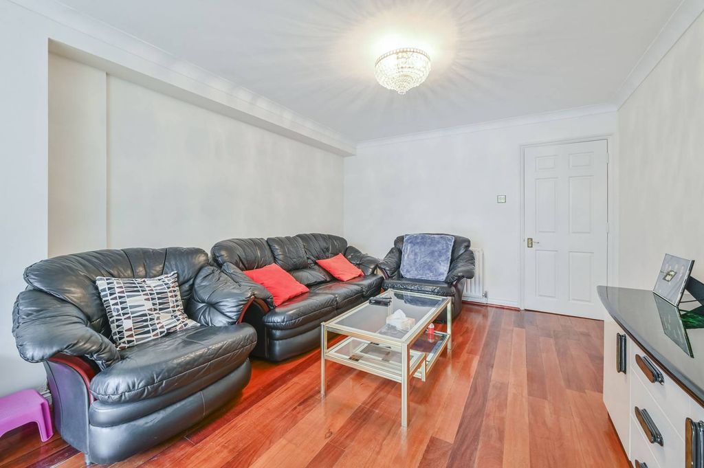 Property photo 3 of 8