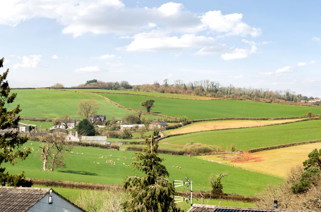 Property photo 2 of 21 1430871-18-69Baaa...