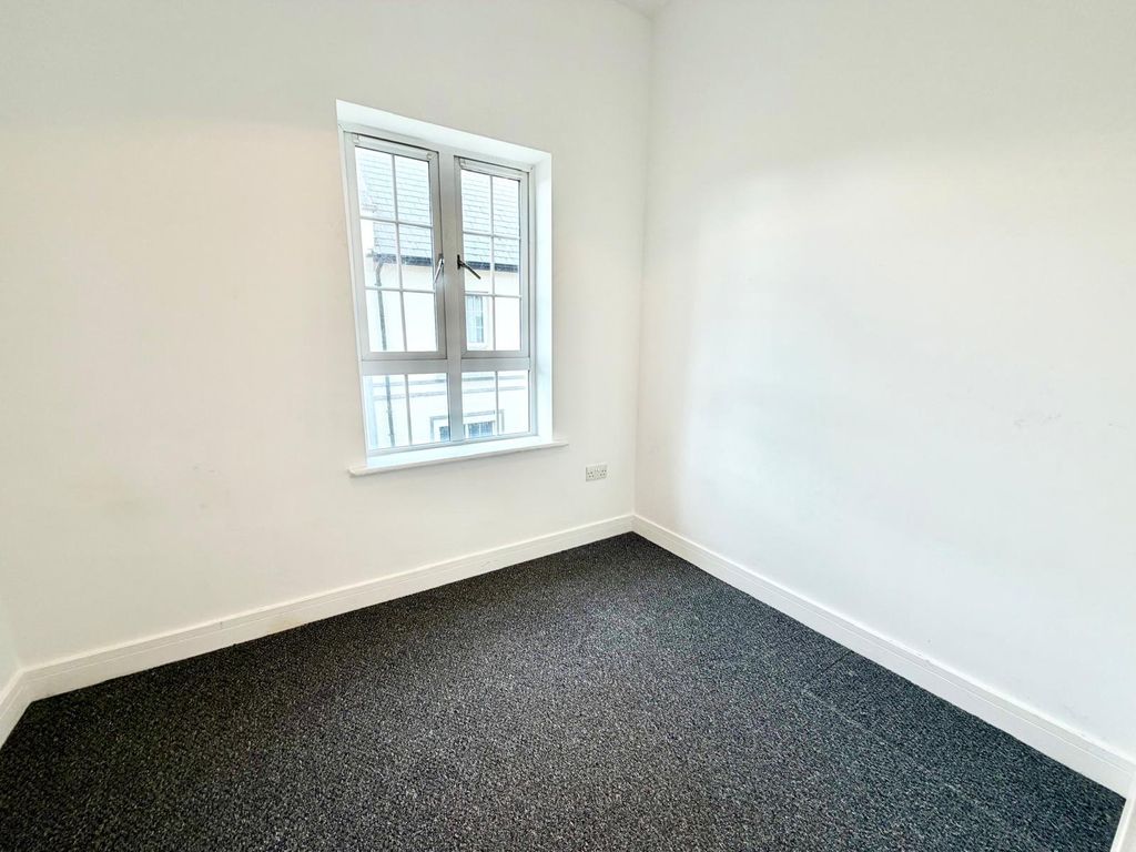 Property photo 3 of 8 Picture No. 20