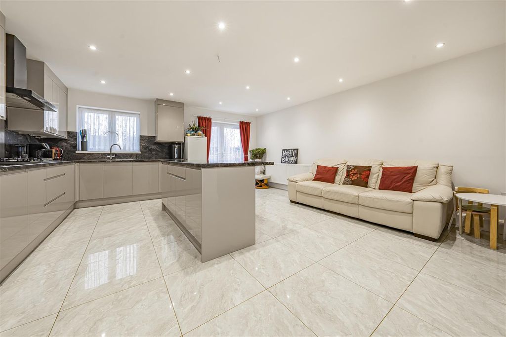 Property photo 3 of 16 Photo Jan 08 2026, 10 32 46 Am.Jpg