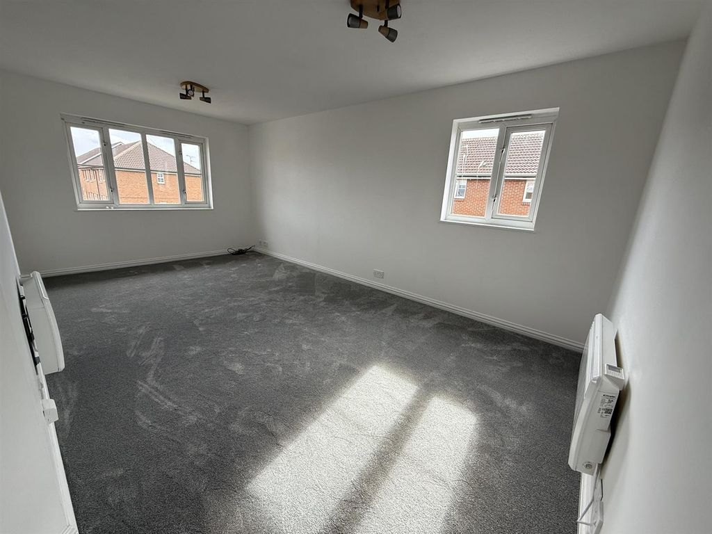 Property photo 3 of 7 Lounge