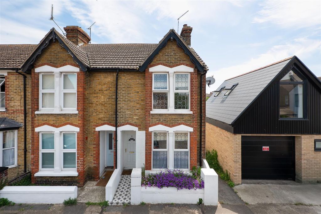 Property photo 1 of 19 Warwick Road, Whitstable