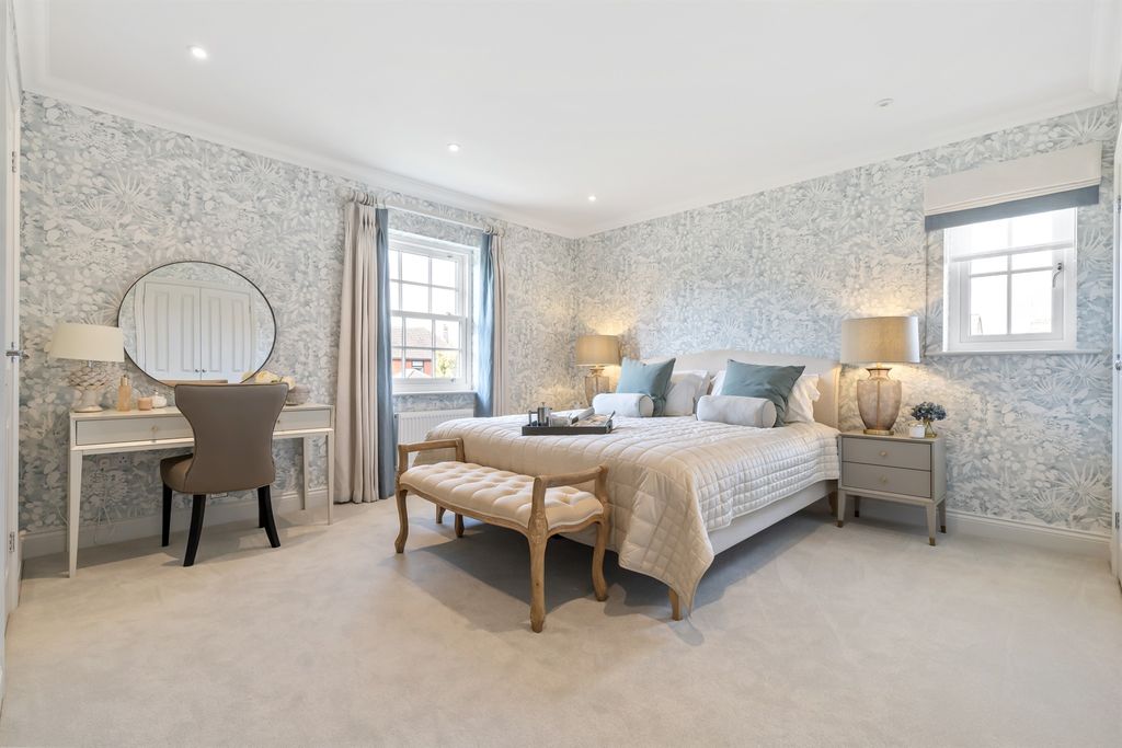 Property photo 2 of 13