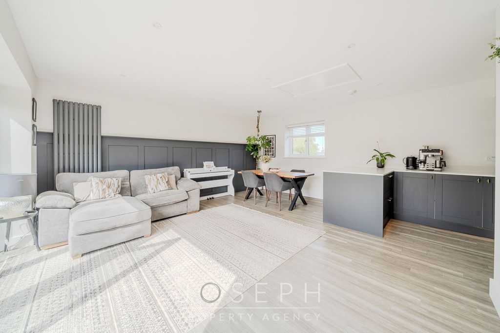 Property photo 2 of 44