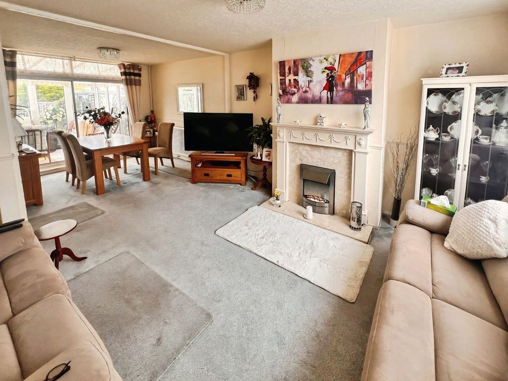 Property photo 2 of 15 Lounge