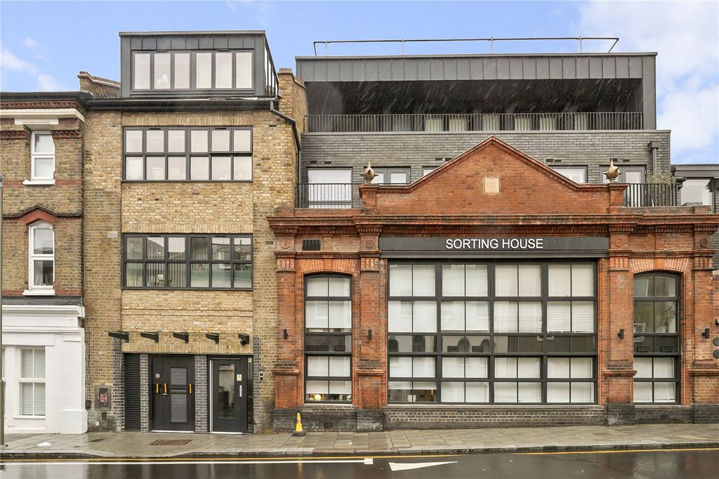 Property photo 2 of 8 External