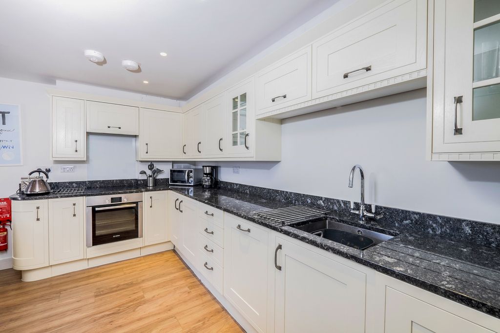 Property photo 2 of 20 Pbox-Img.Jpg