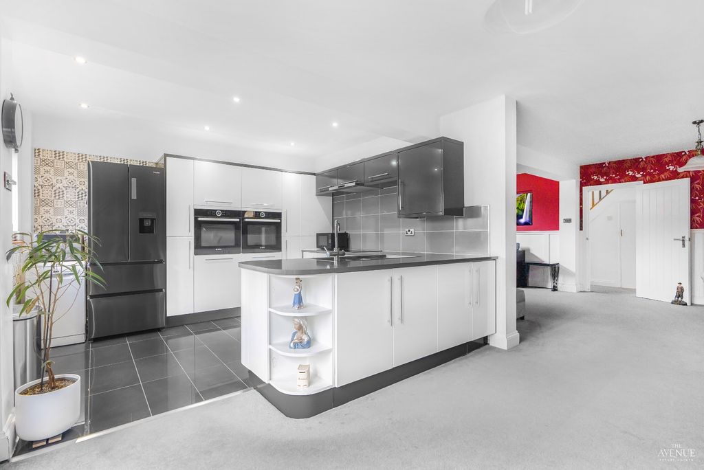 Property photo 2 of 18 3894956