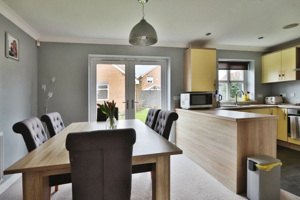 Property photo 2 of 20 3704056