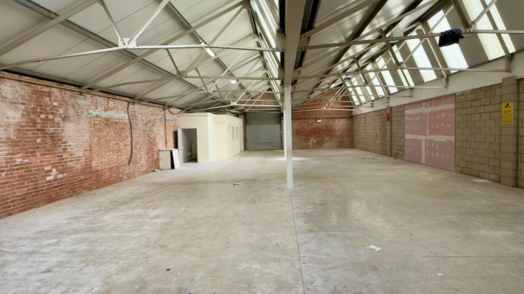 Property photo 2 of 5 Warehouse To Let
