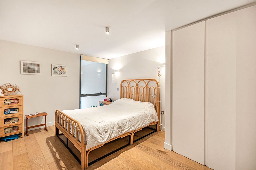 Property photo 3 of 26 Bedroom