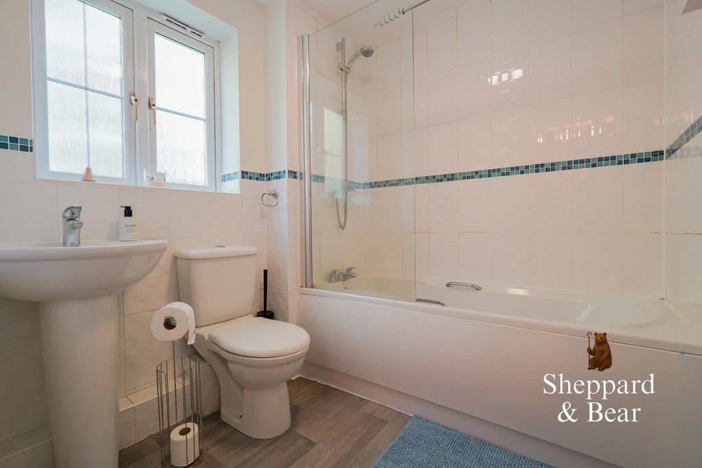 Property photo 3 of 22 Bathroom