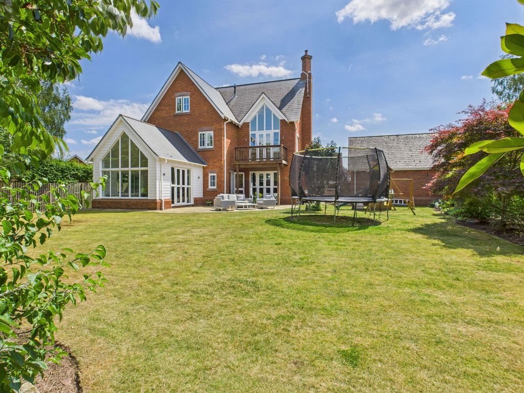 Property photo 2 of 39