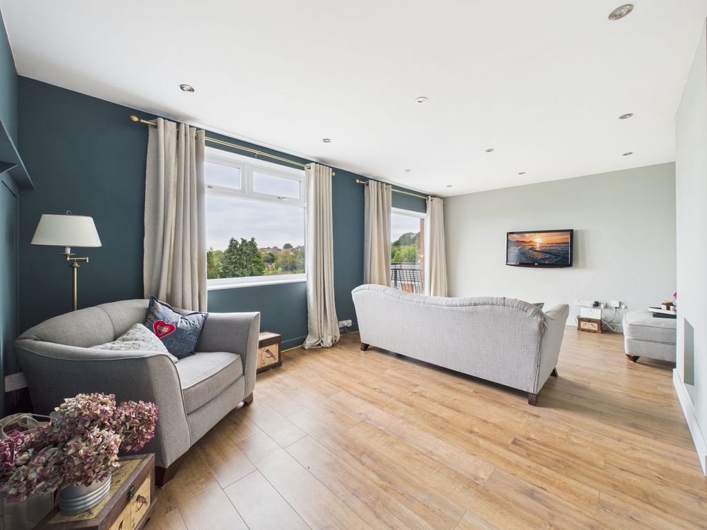 Property photo 2 of 23 Lounge