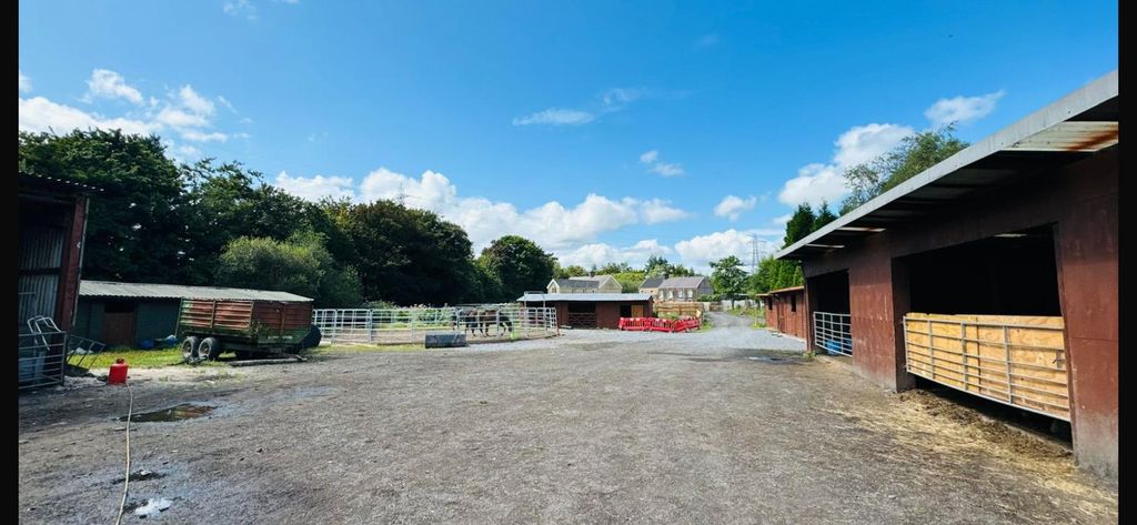 Property photo 1 of 11 2Cad439c-A4dc-4A0B-A468-B36c3c08Bc79.Jpeg