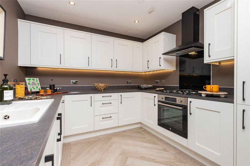 Property photo 2 of 16 Kitchen