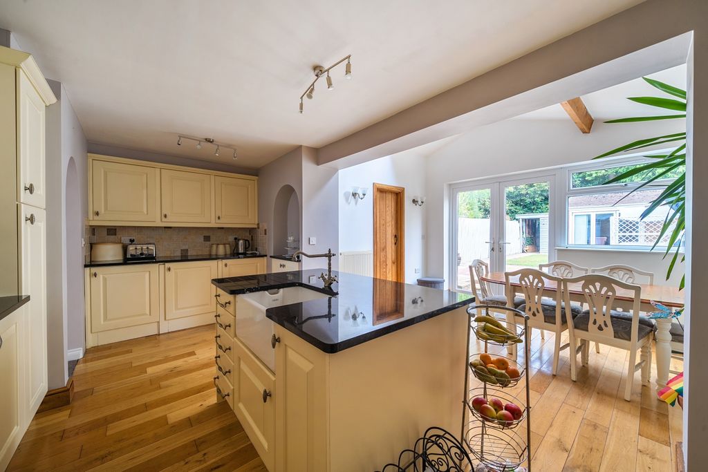 Property photo 2 of 20 11-6A6B38B6A4416-1499288-19Fb2d5690Eed-24-2-1