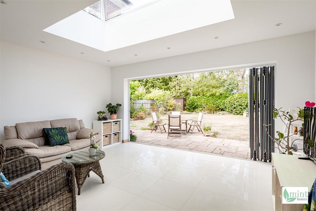 Property photo 2 of 29 Holm Close - Watermark-32.Jpg
