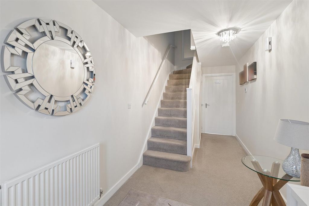 Property photo 2 of 26 58 Farrant Road-Hr1.Jpg