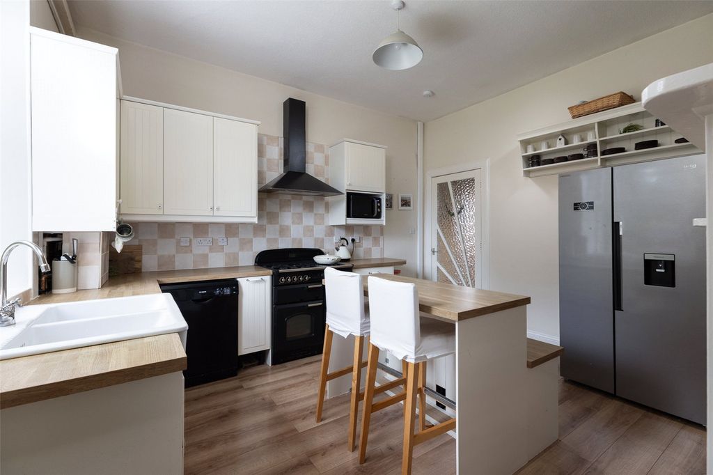 Property photo 3 of 21 Kitchen