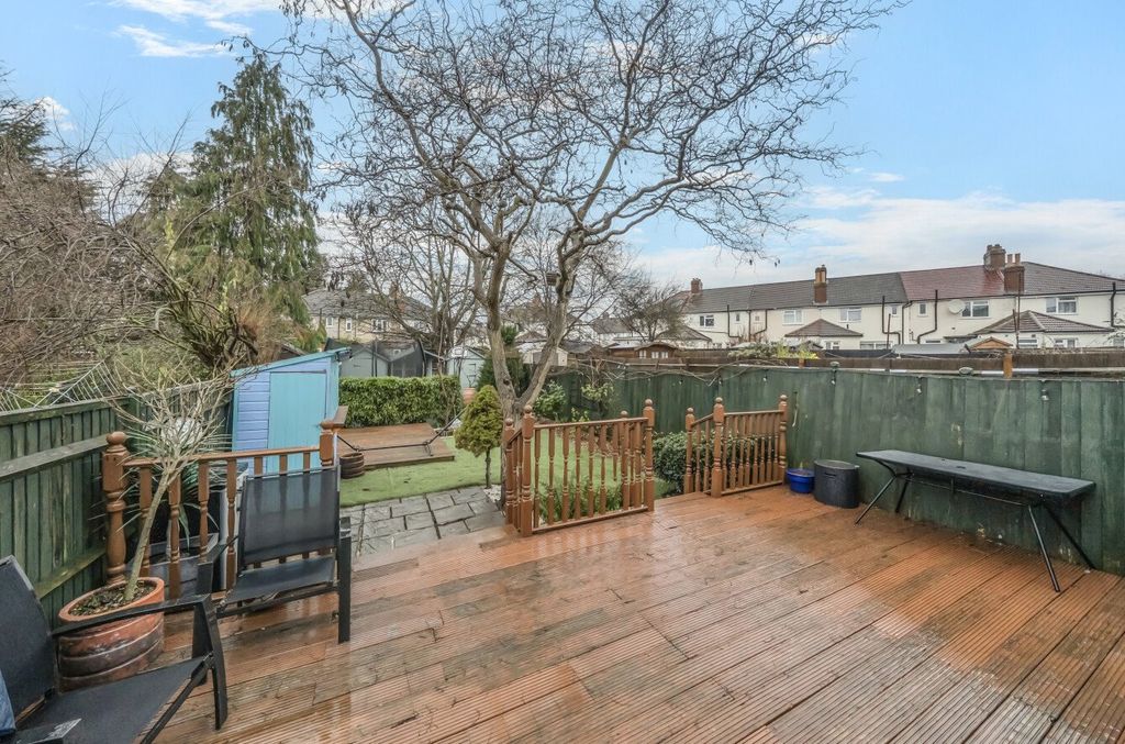 Property photo 3 of 19 1395738-10-696911...