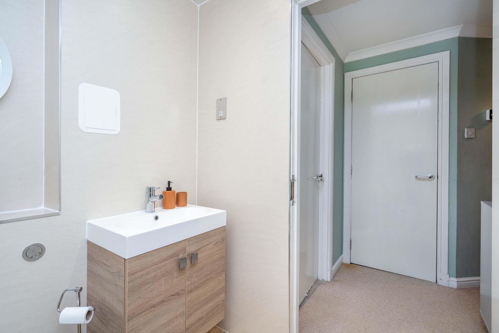 Property photo 2 of 32