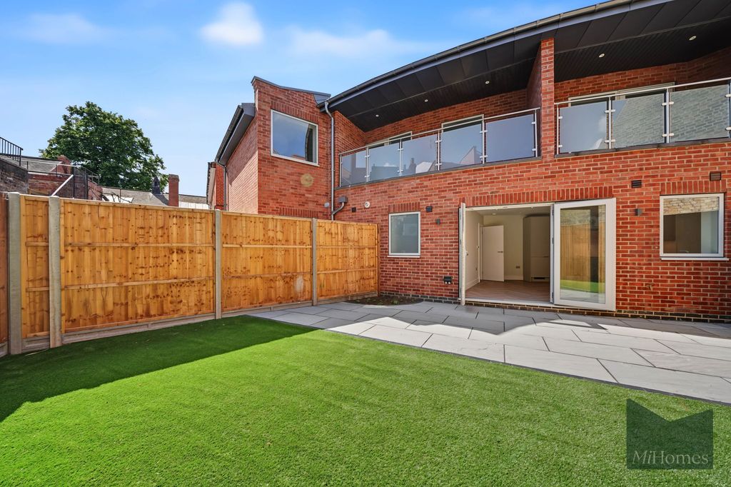 Property photo 2 of 39