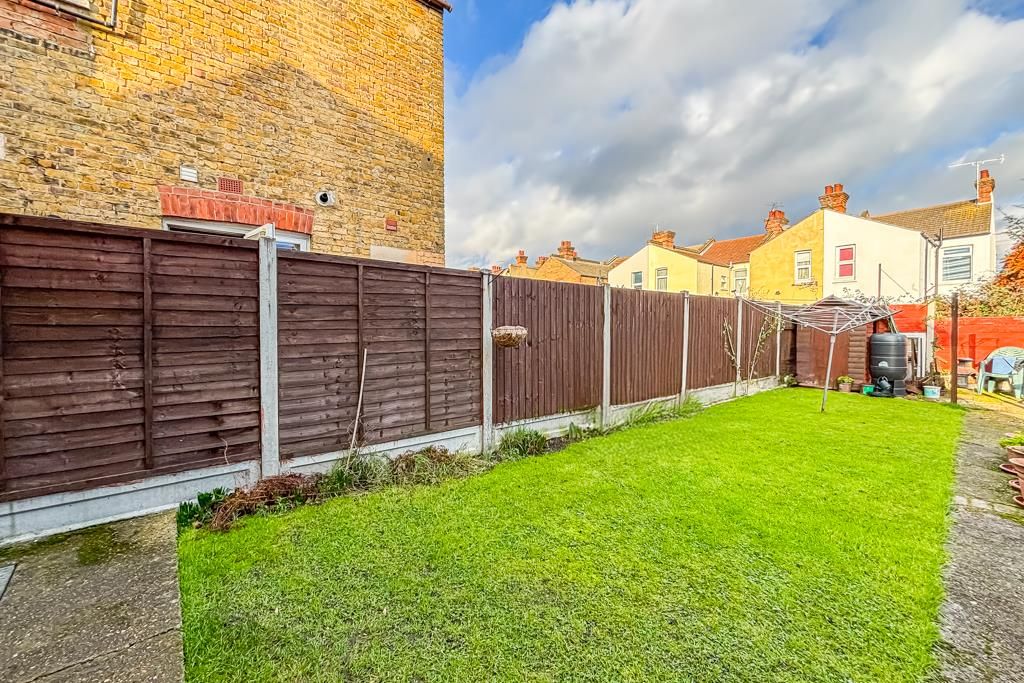 Property photo 2 of 8 Garden