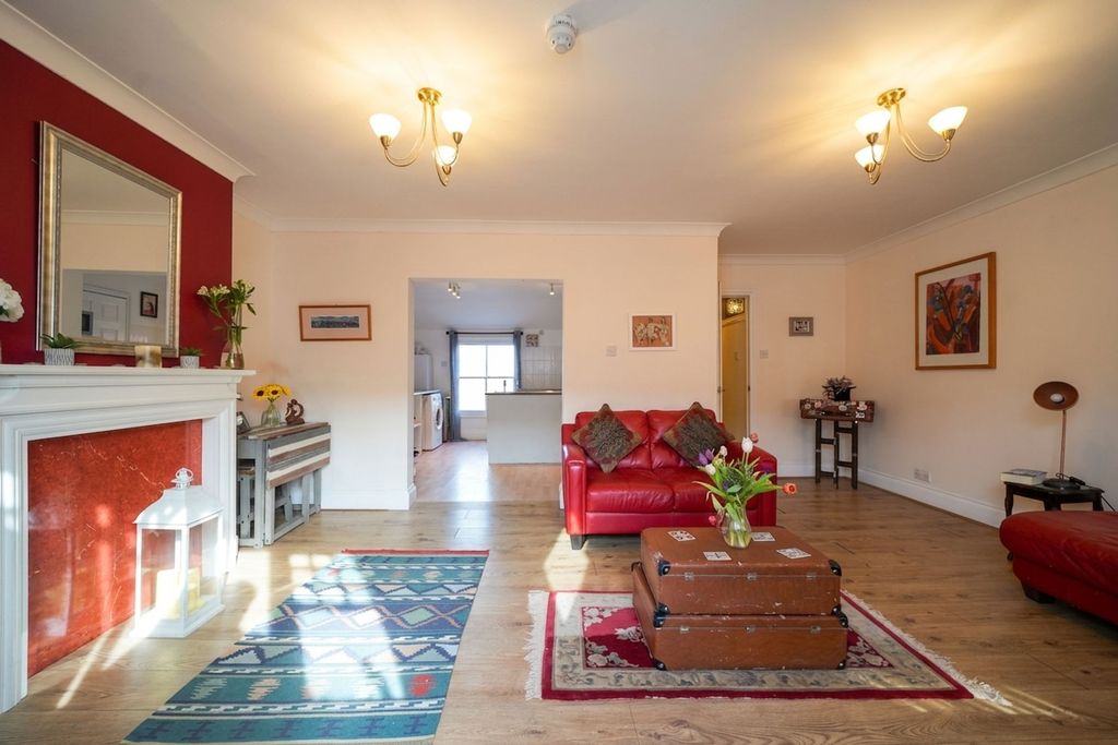 Property photo 2 of 18